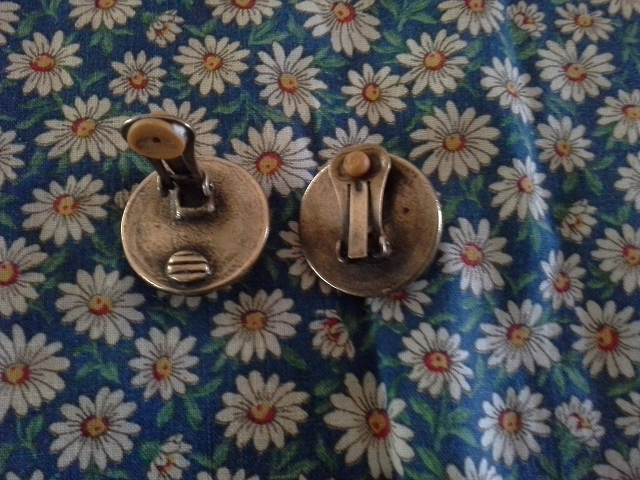earrings 2.png