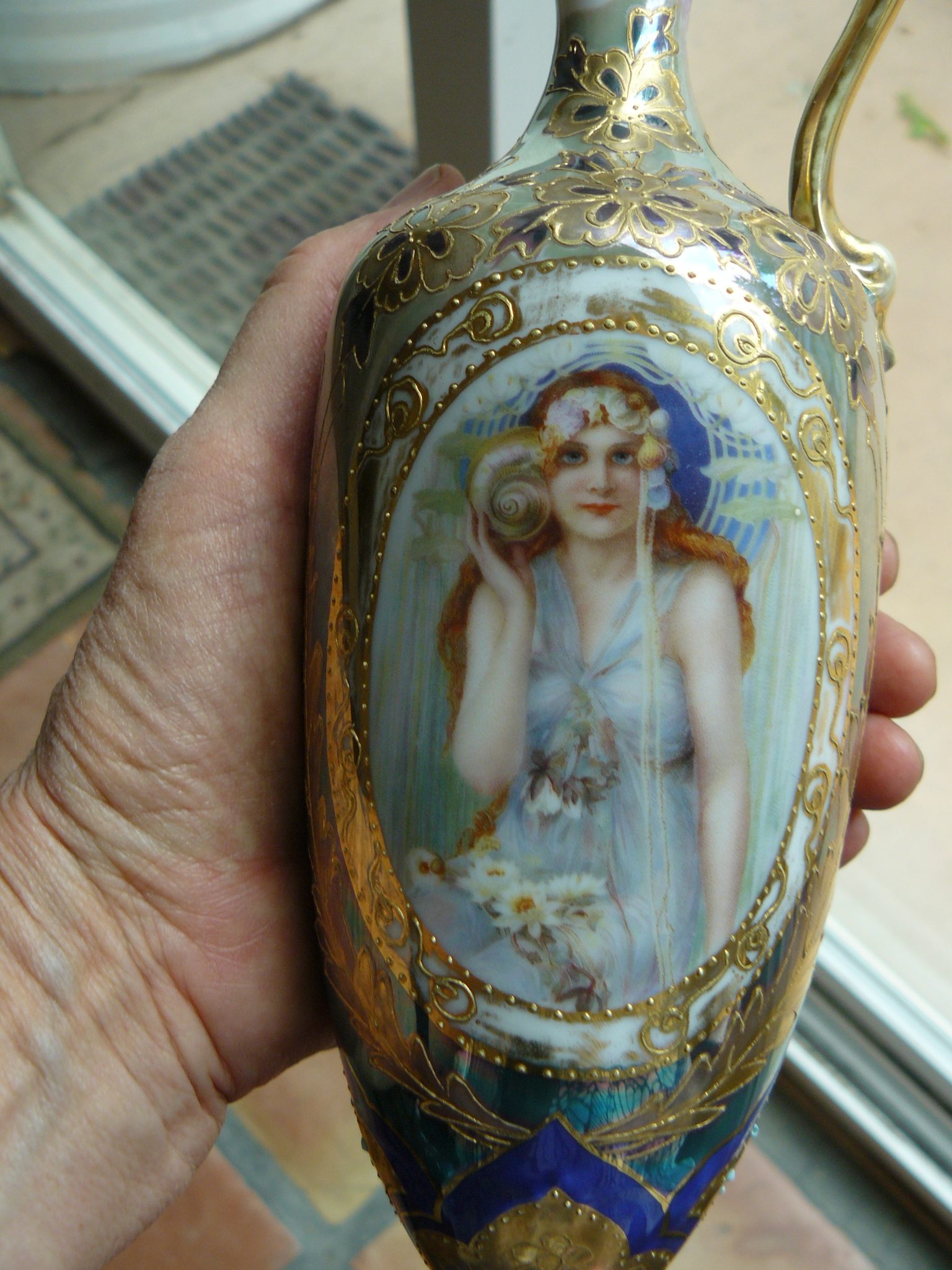 ewer2.jpg