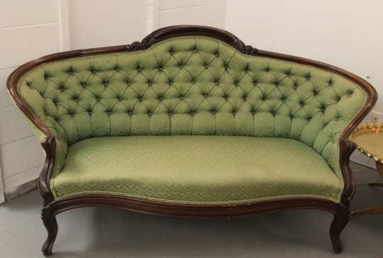 Fabulous-Victorian-Sofa-400-Dealer-C217-540x364.jpg