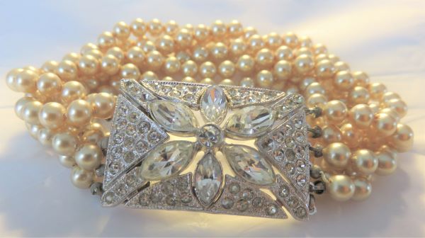 faux pearl bracelet 1.JPG