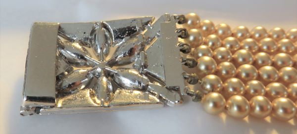 faux pearl bracelet 6.JPG