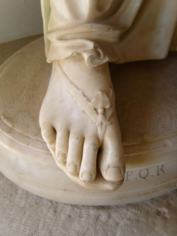 FORUM Roman Toe.jpg