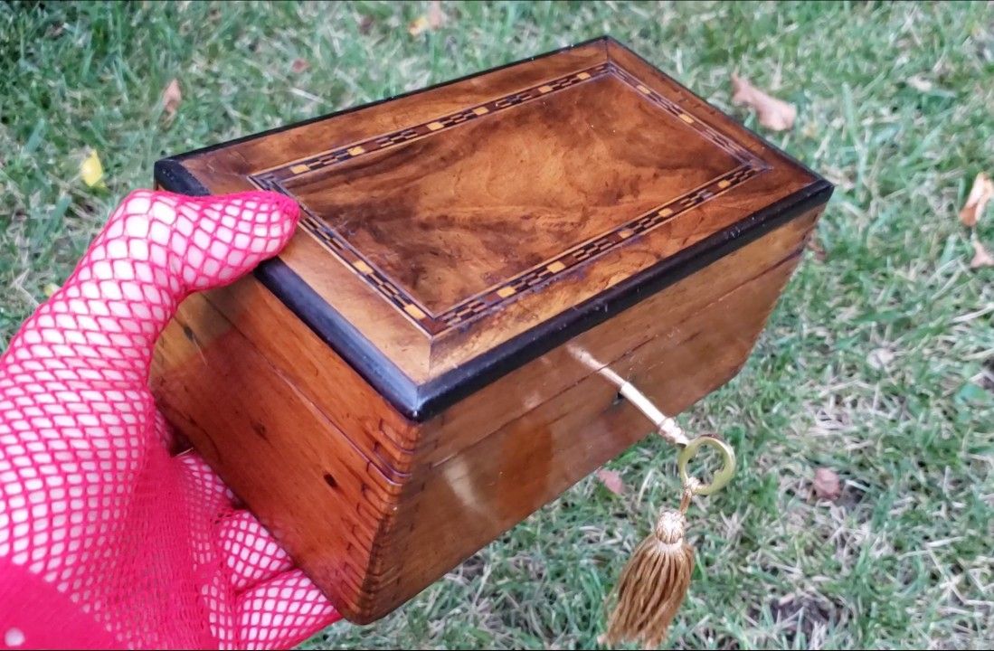 FRENCH JEWELRY BOX 2.jpg