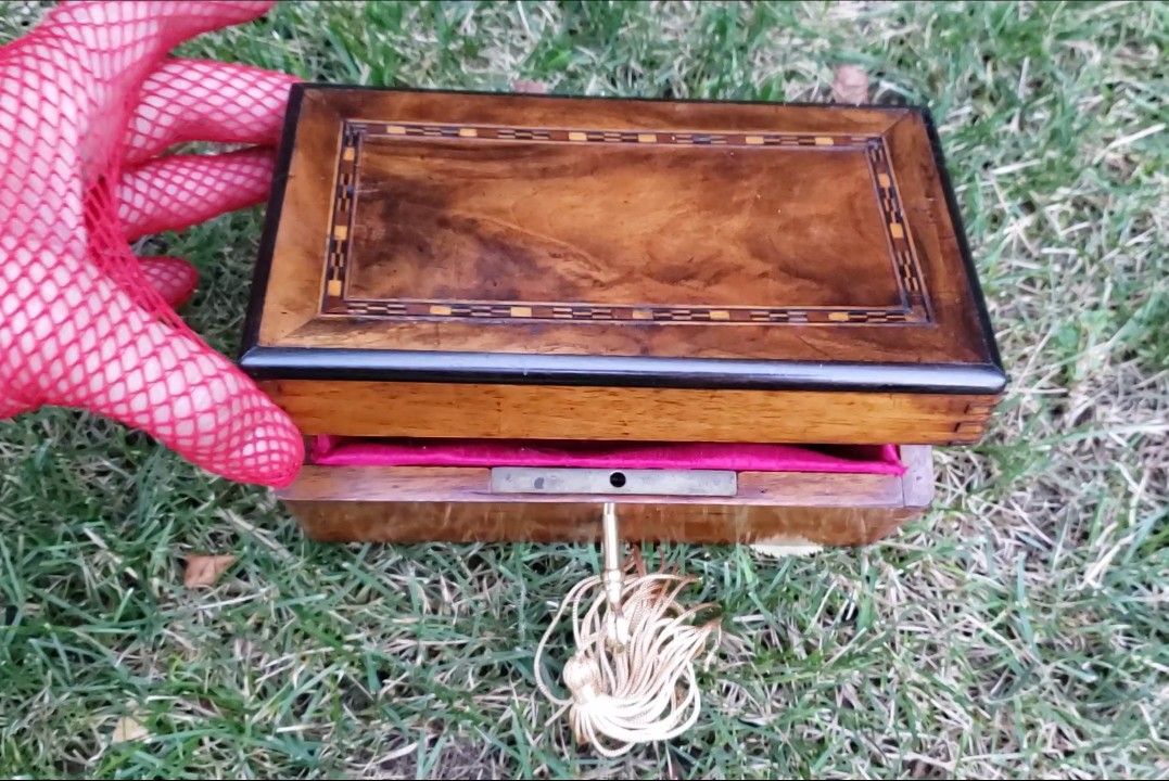 FRENCH JEWELRY BOX 4.jpg