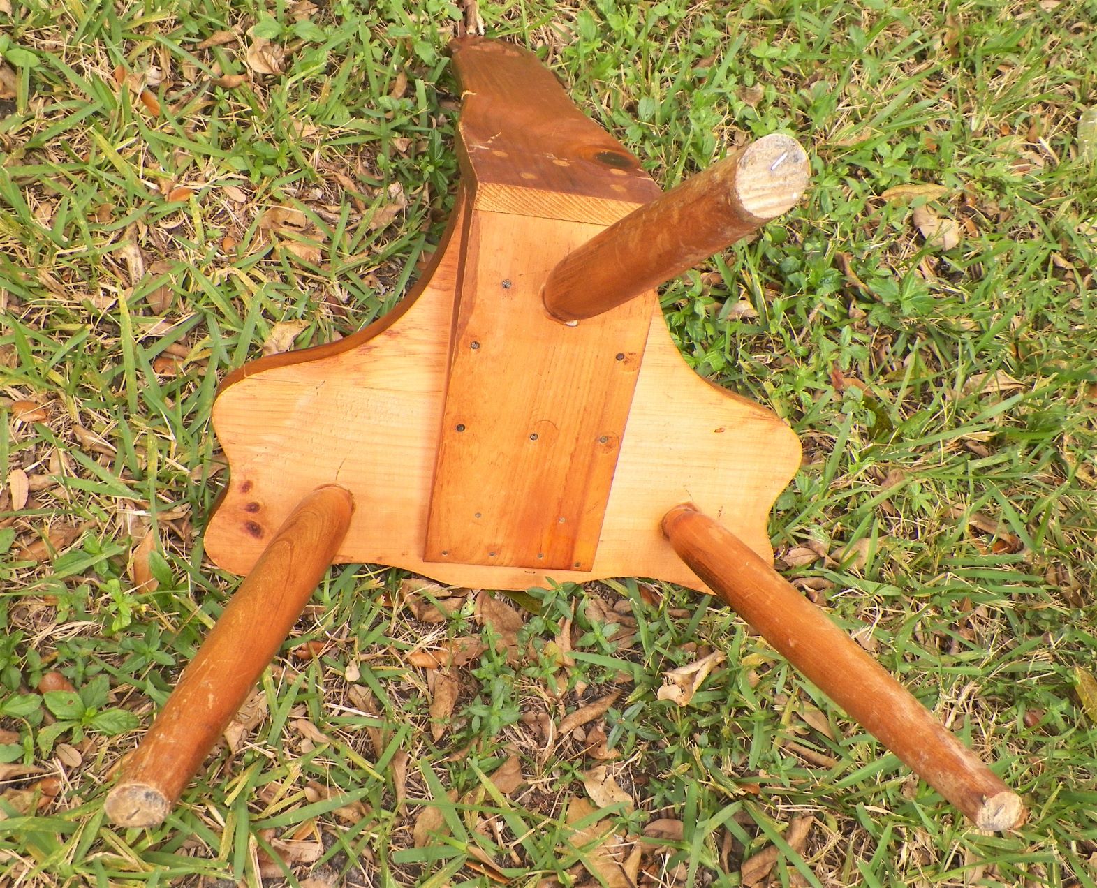 FURNITURE CHAIR 3 LEGGED BIRTHING CHAIR 4AA.JPG