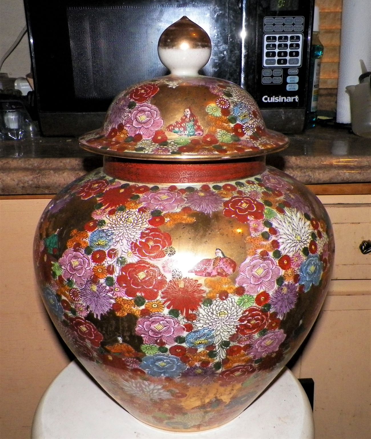 FURNITURE GINGER JAR 1AAZZ.JPG