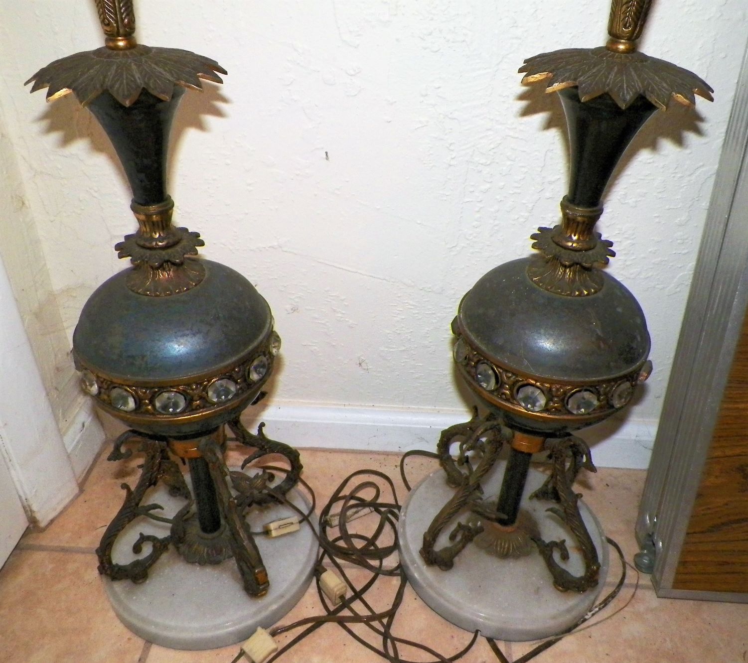 FURNITURE LAMP ANTIQUE TALL PAIR 4AAZZ.jpg