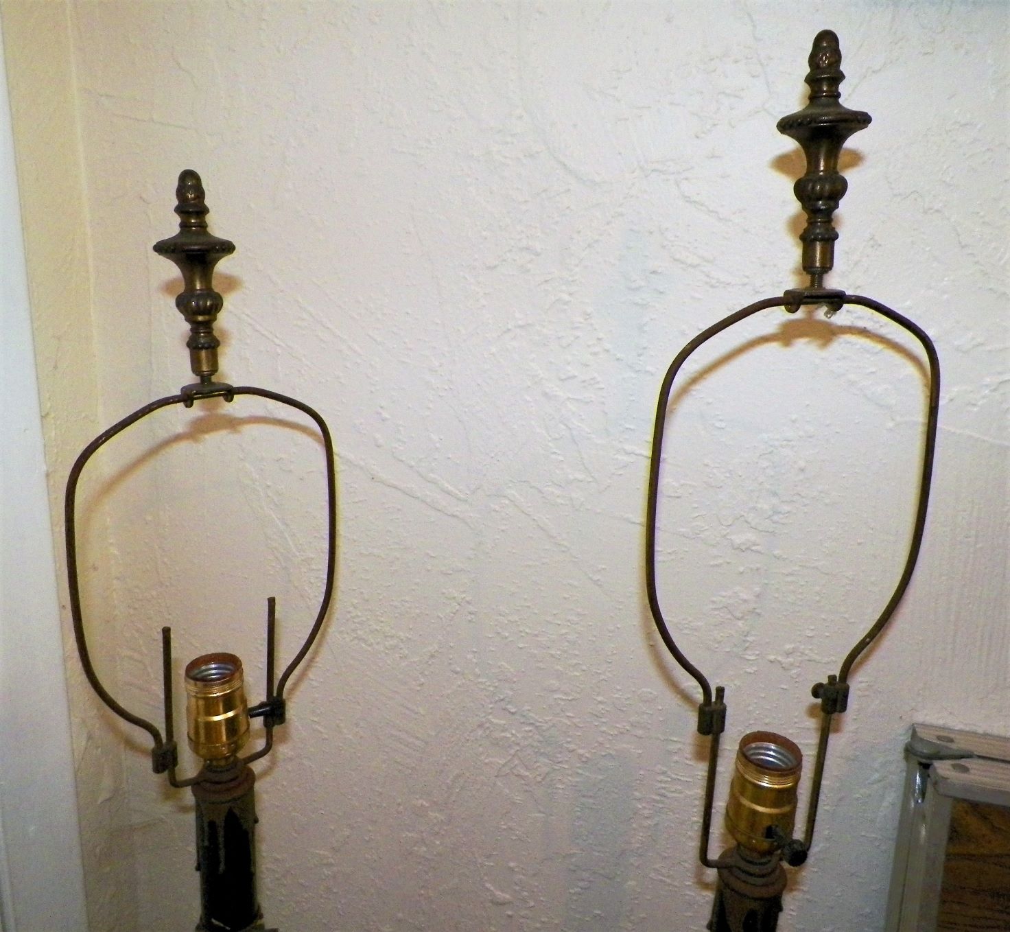 FURNITURE LAMP ANTIQUE TALL PAIR 5AAZZ.jpg
