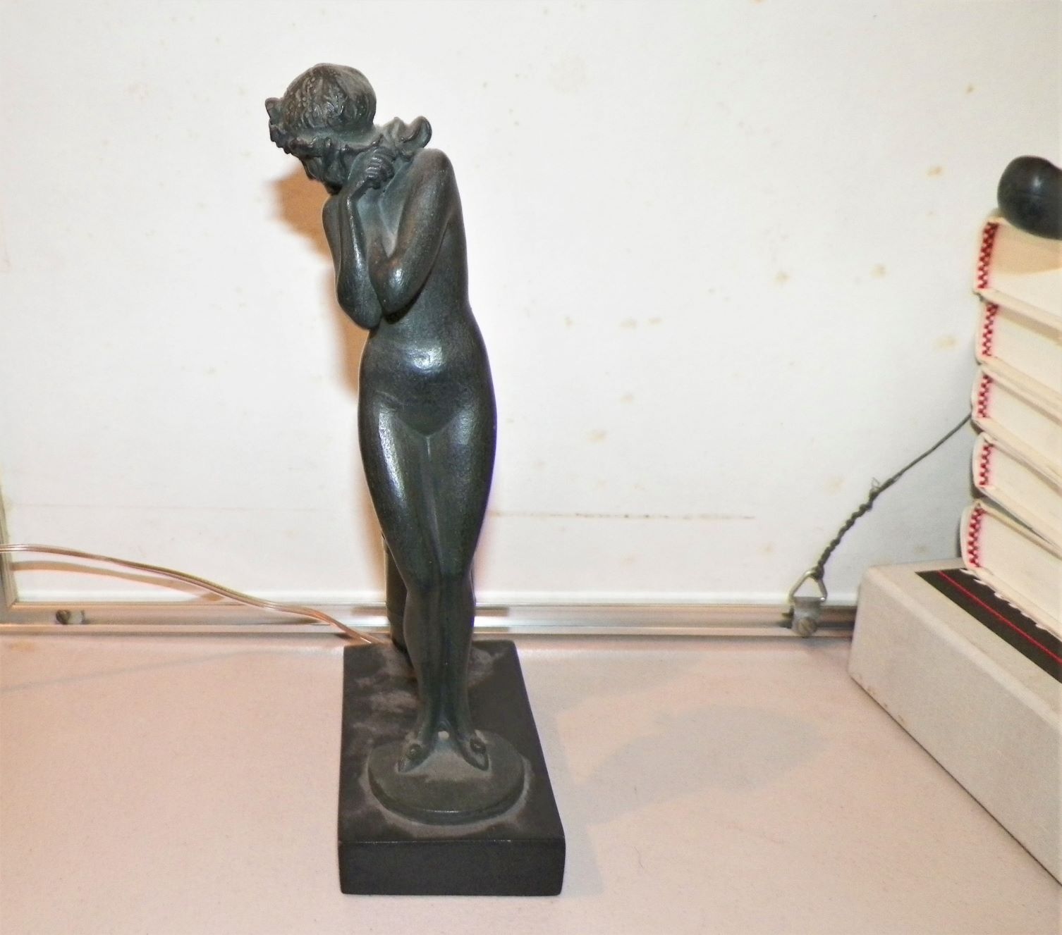 FURNITURE LAMP ART DECO LADY 9 inche 2AAA.JPG