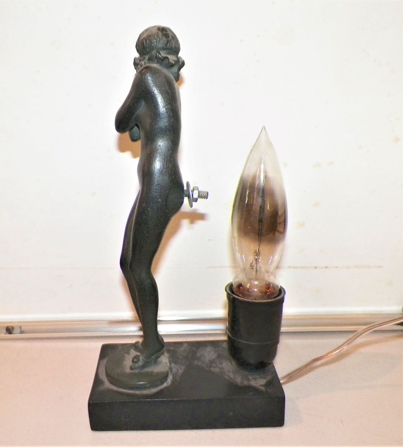 FURNITURE LAMP ART DECO LADY 9 inche 3AA.JPG