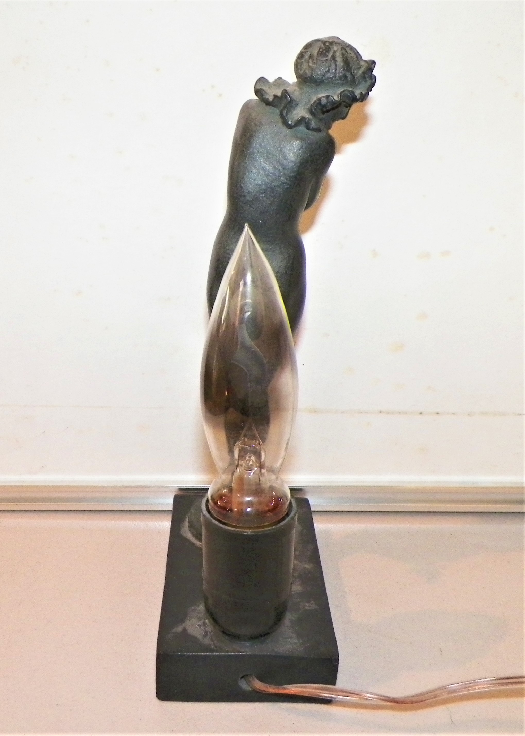 FURNITURE LAMP ART DECO LADY 9 inche 4AA.JPG