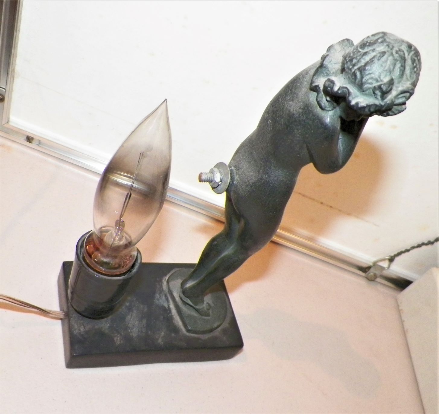 FURNITURE LAMP ART DECO LADY 9 inche 5AA.JPG