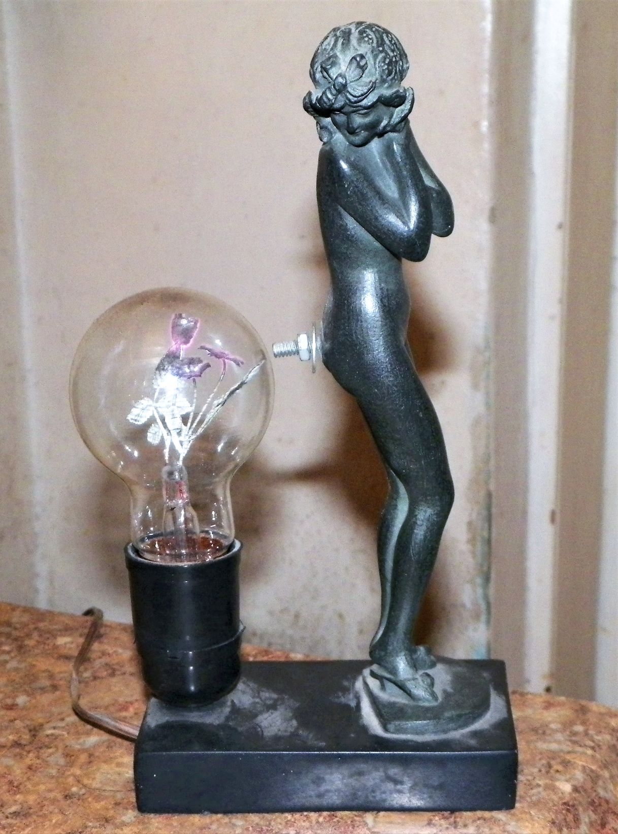 FURNITURE LAMP ART DECO LADY 9 inche 8AA.JPG