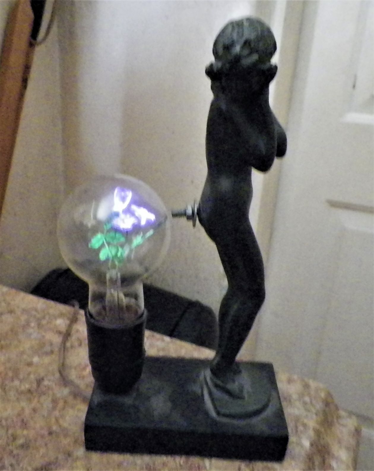 FURNITURE LAMP ART DECO LADY 9 inche 8AAA.JPG