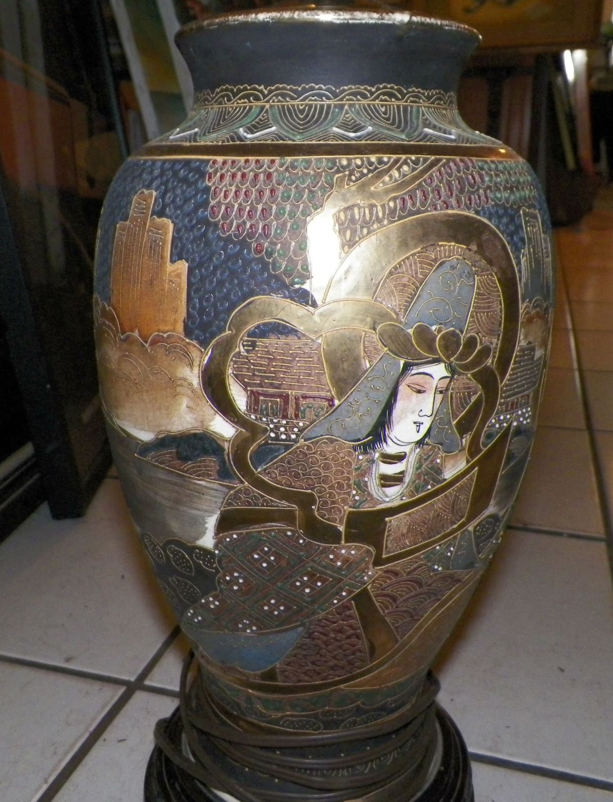 FURNITURE LAMP CHINESE FIGURES 1AAA.JPG