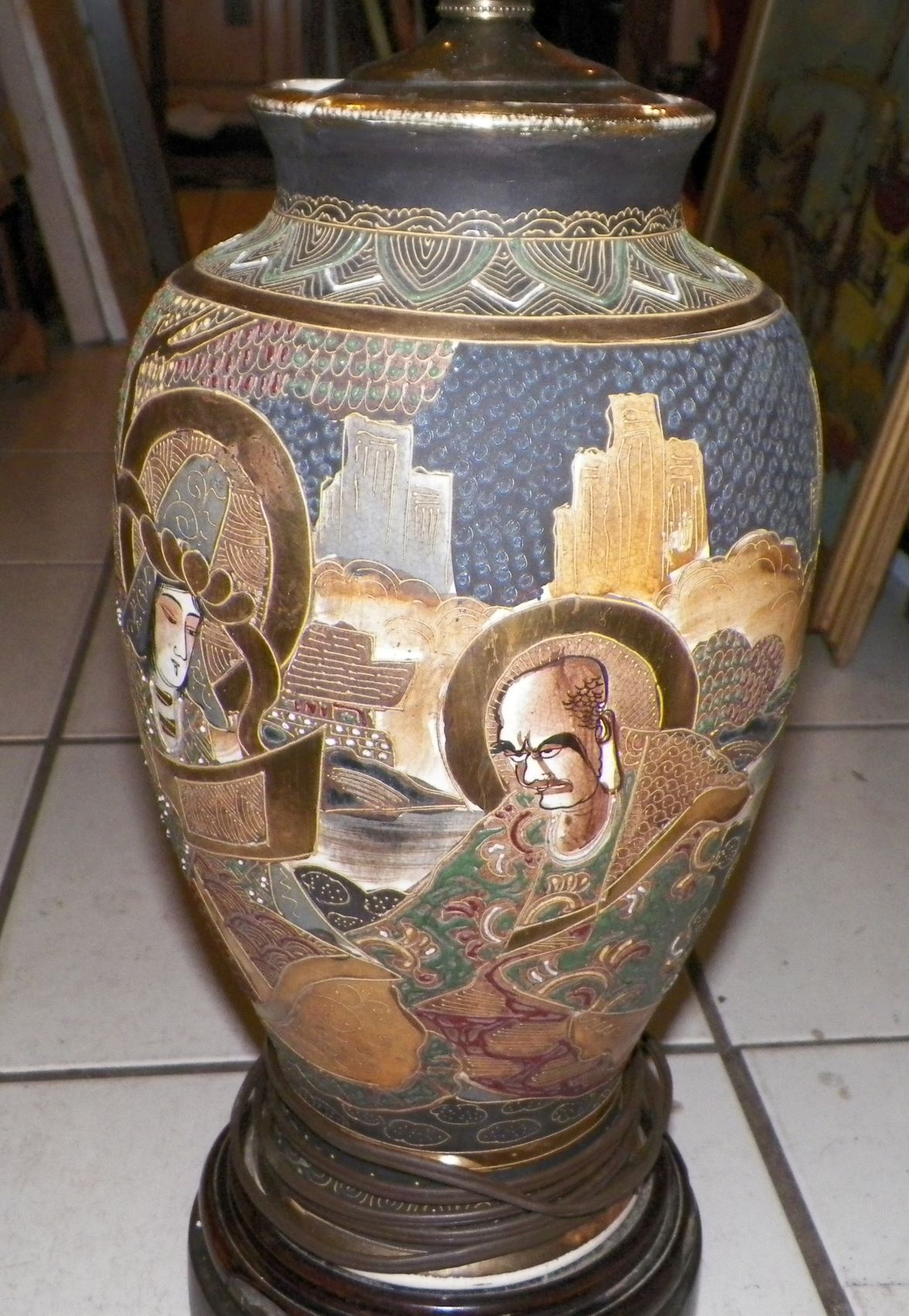 FURNITURE LAMP CHINESE FIGURES 2AA.JPG