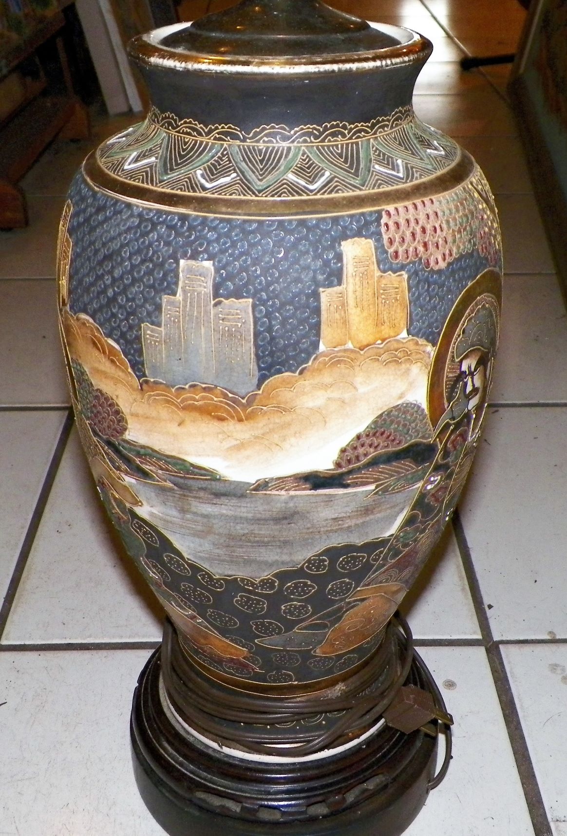 FURNITURE LAMP CHINESE FIGURES 4AA.JPG