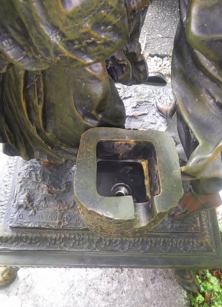 FURNITURE LAMP FIGURAL ART D FRANCE 2CAAA BACK LAMP PLUG RESIZED.jpg