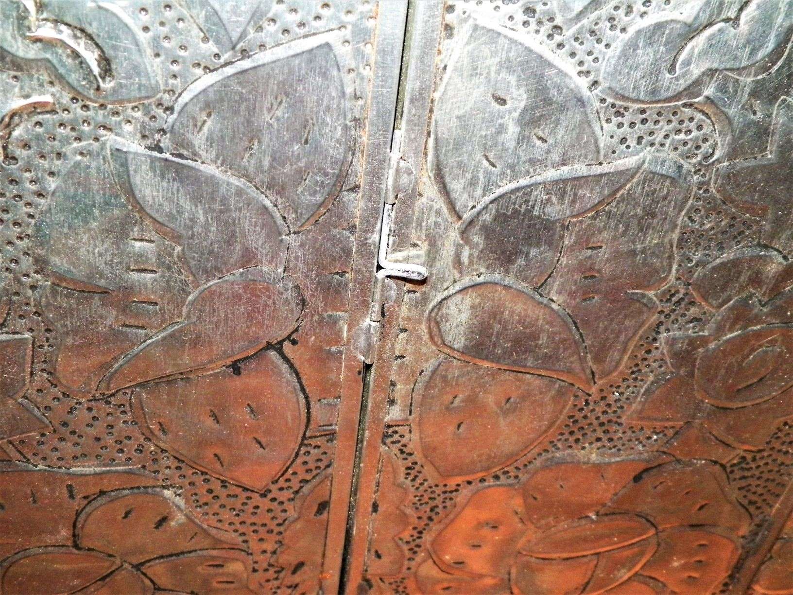 FURNITURE MIRROR ALUMINUM WITH DESIGNS & DOORS 1AAZ.jpg