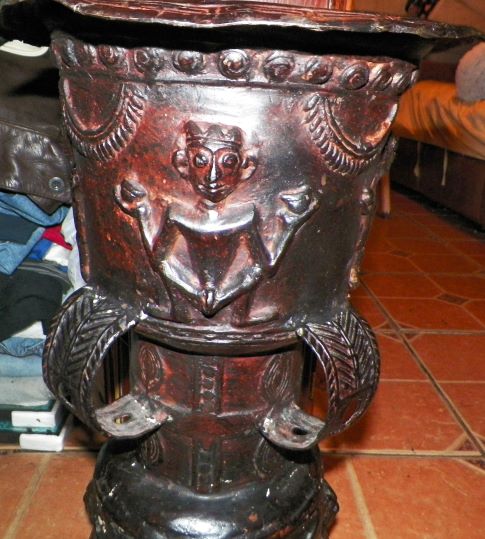 FURNITURE TABLE AFRICAN METAL 3AA.JPG