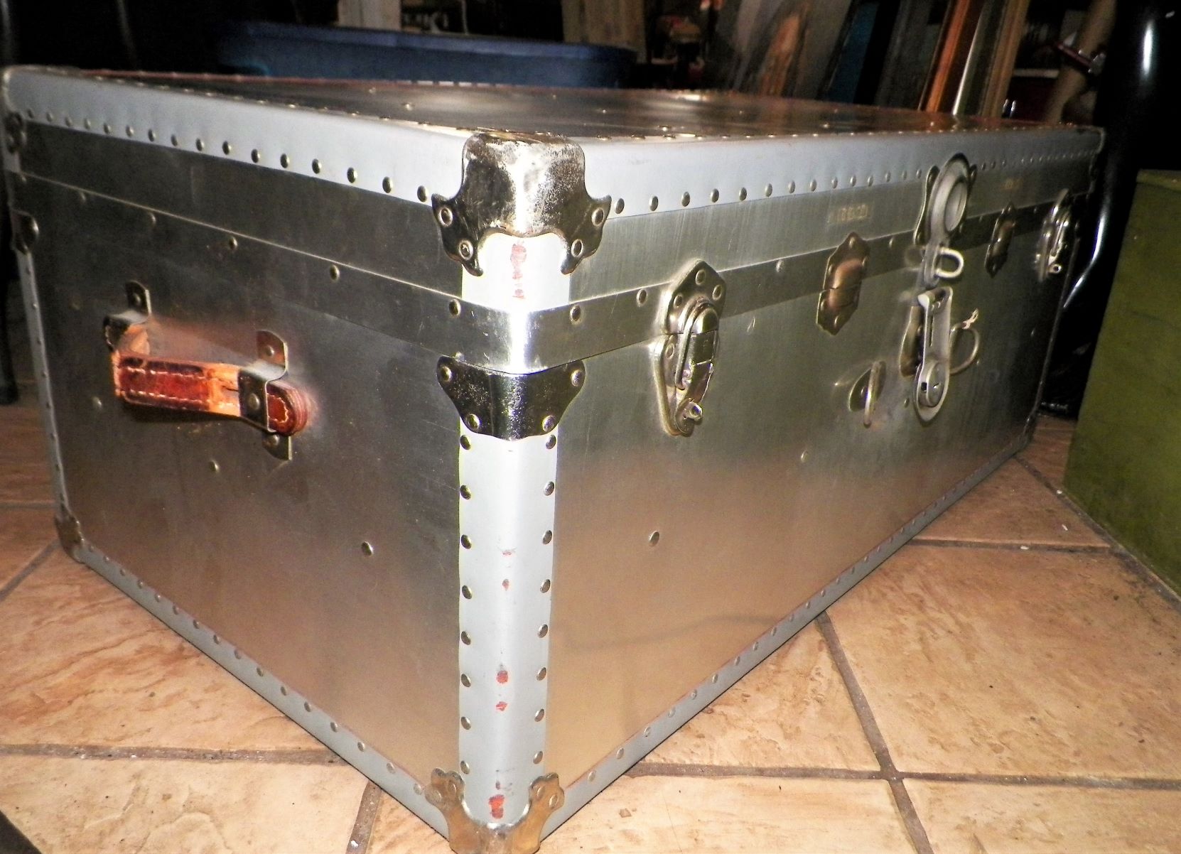 FURNITURE TRUNK ALUMINUM 2AA.JPG