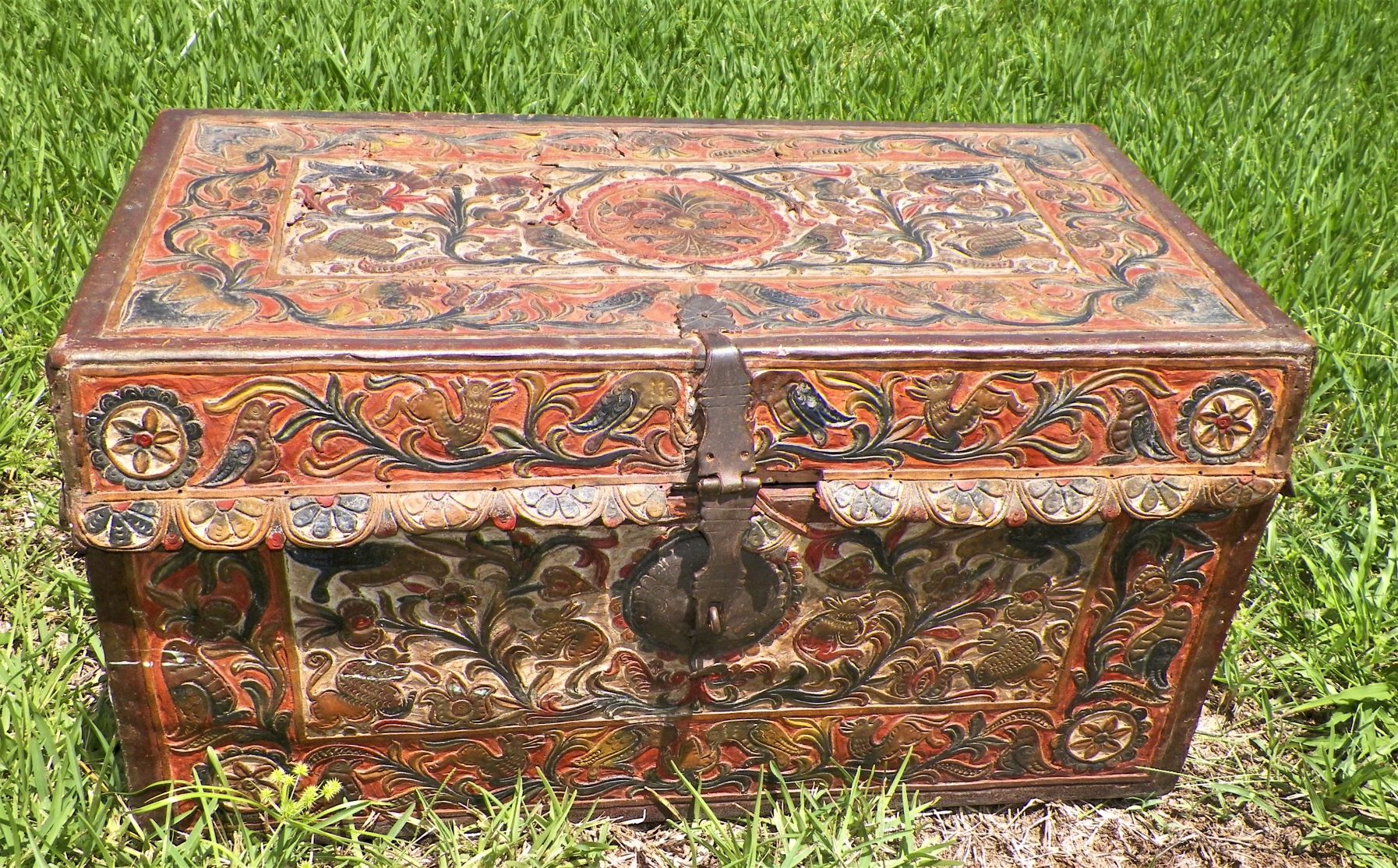 FURNITURE TRUNK LEATHER PERU COLONIAL STYLE 1AAZZ.JPG