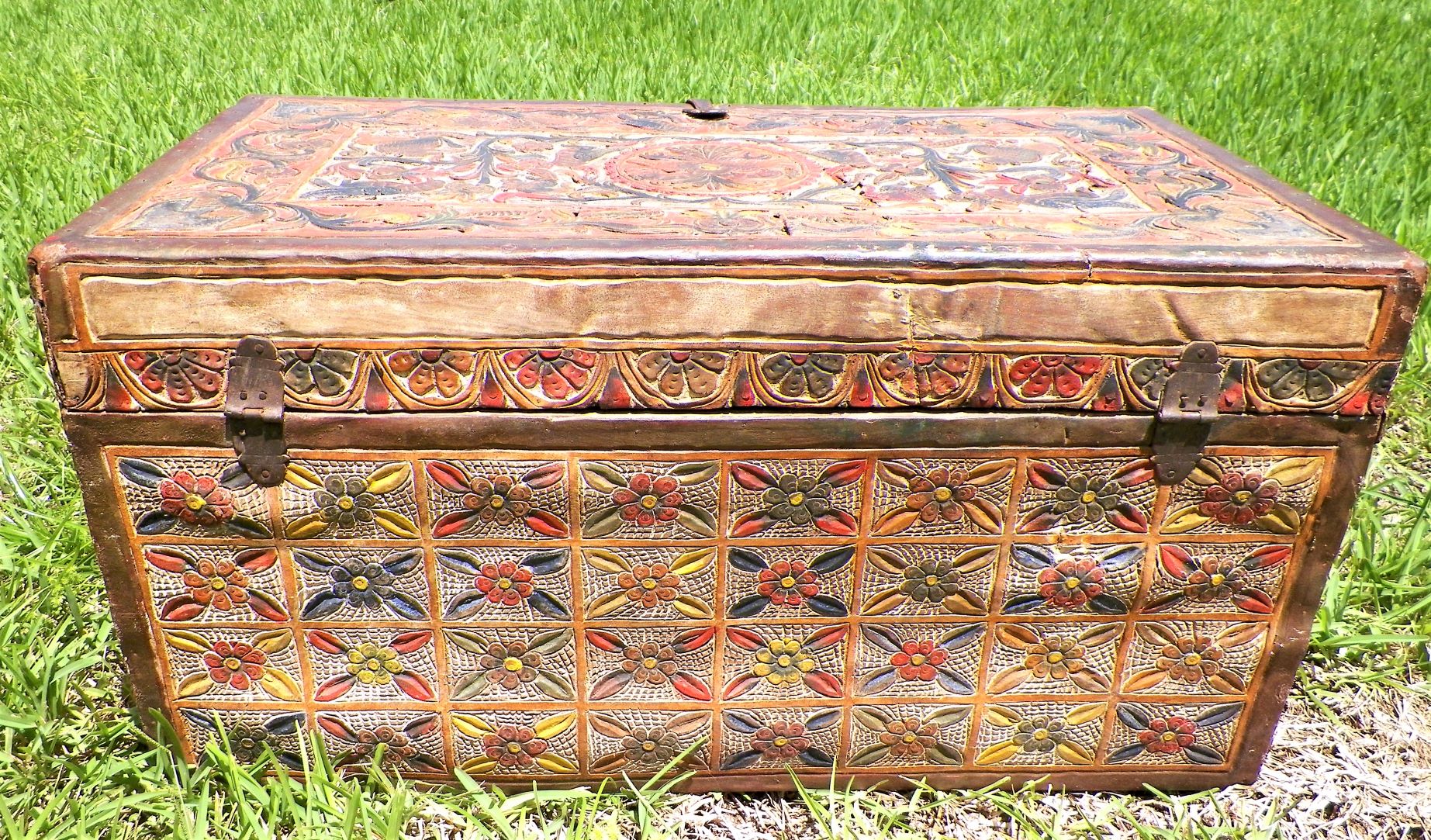 FURNITURE TRUNK LEATHER PERU COLONIAL STYLE 4AAZZ.JPG