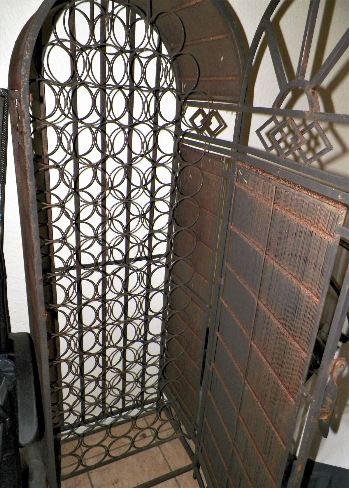 FURNITURE WINE HOLDER 74 BOTTLES 2ZZ.JPG