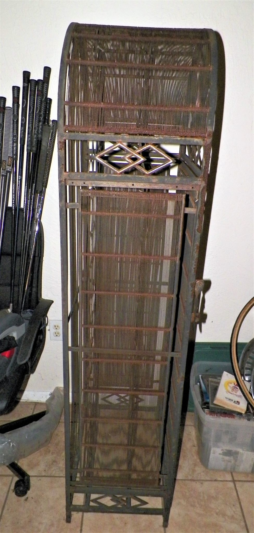 FURNITURE WINE HOLDER 74 BOTTLES 4AA.JPG