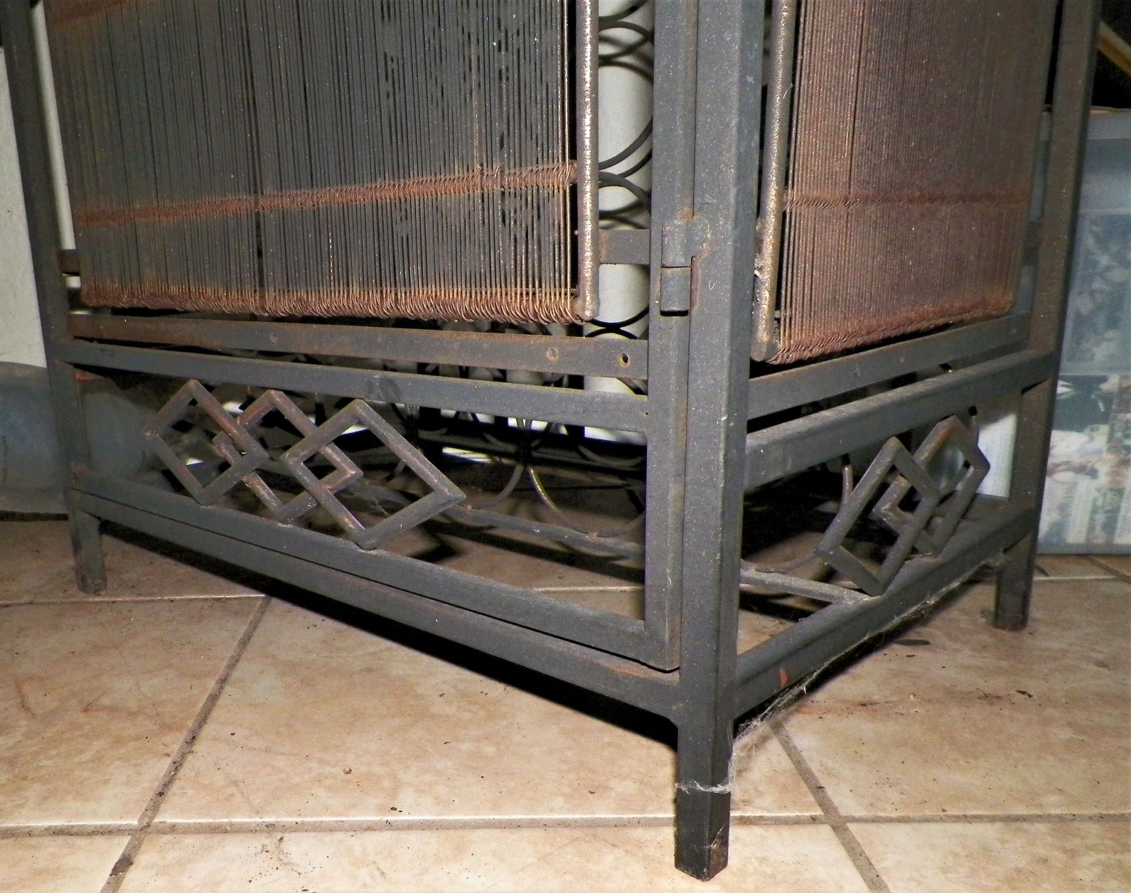 FURNITURE WINE HOLDER 74 BOTTLES 8AA.JPG