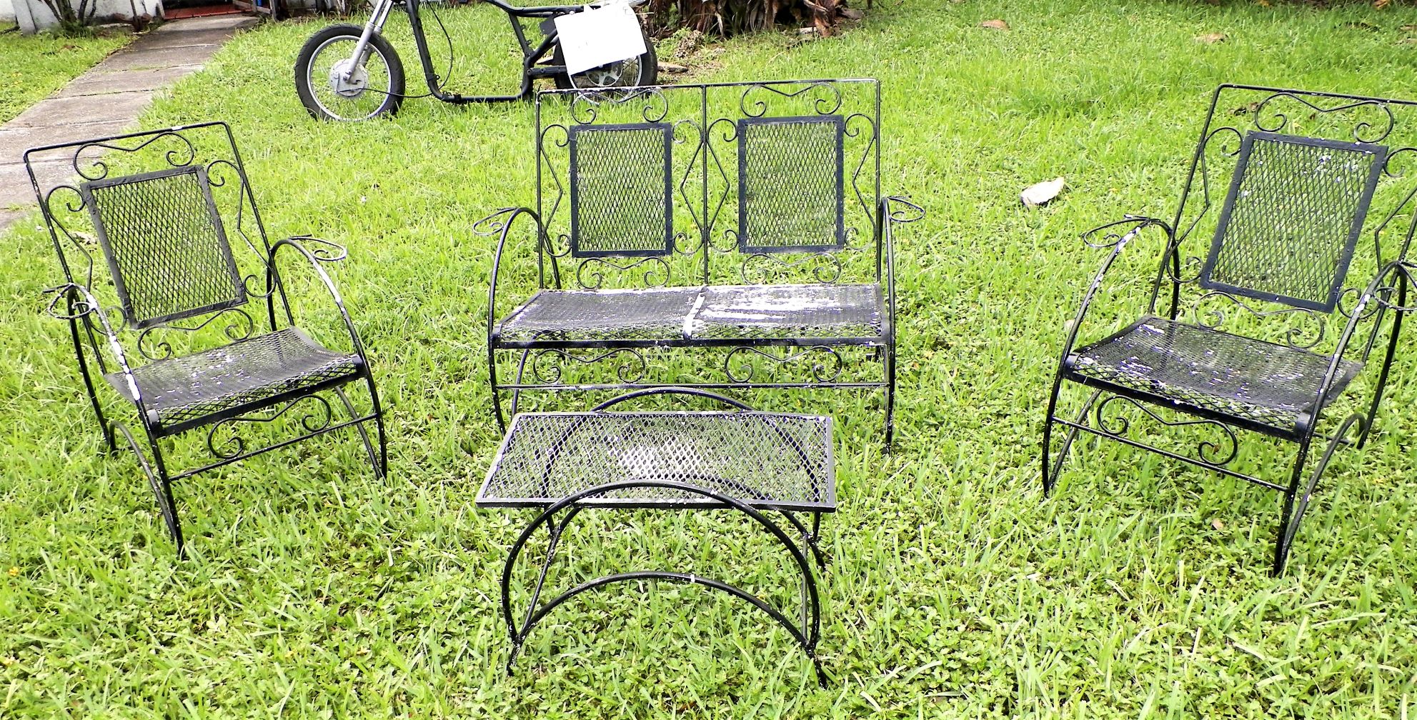 FURNITURE WROUGHT IRON PATIO SET 1AA.JPG