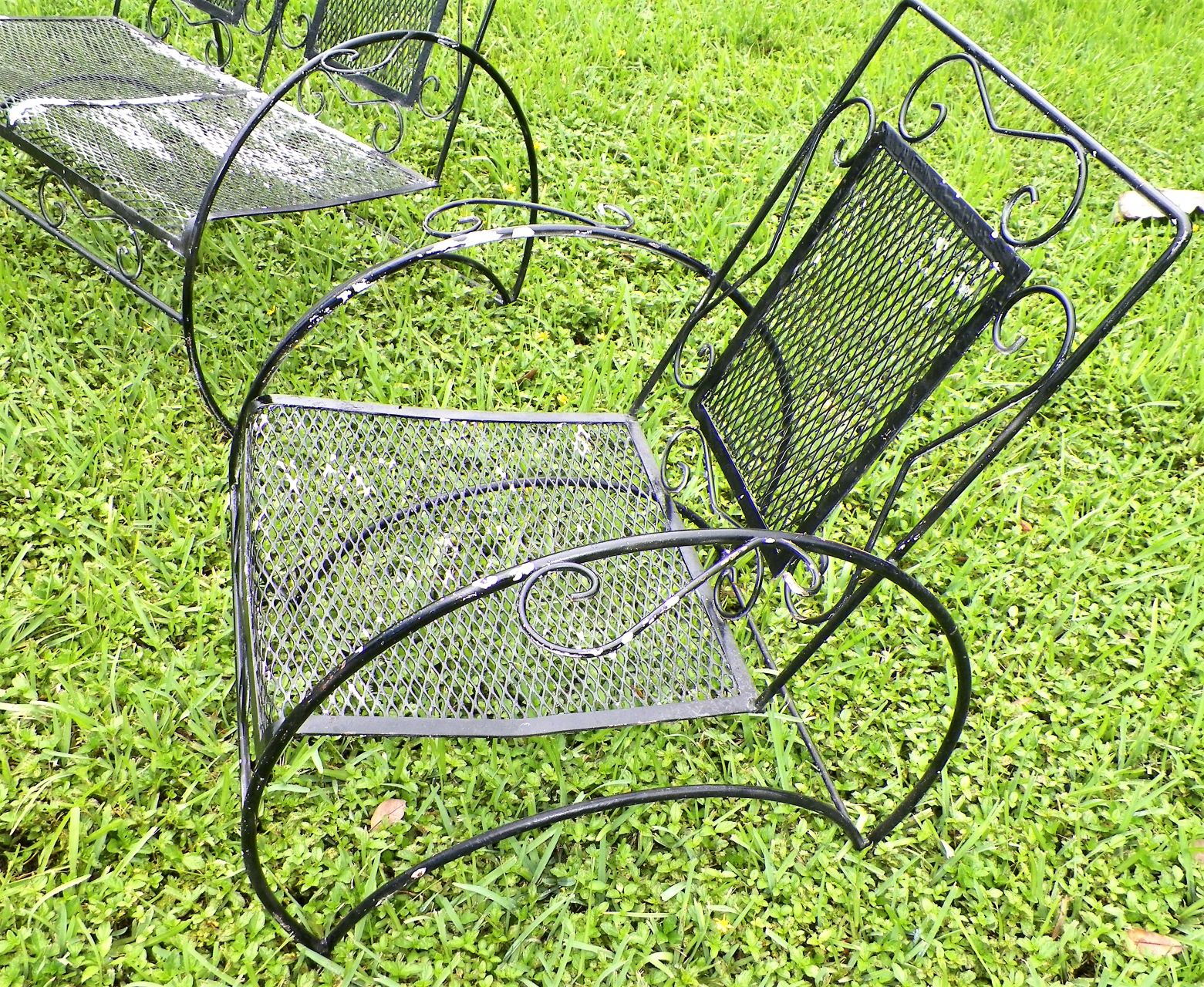 FURNITURE WROUGHT IRON PATIO SET 2AA.JPG