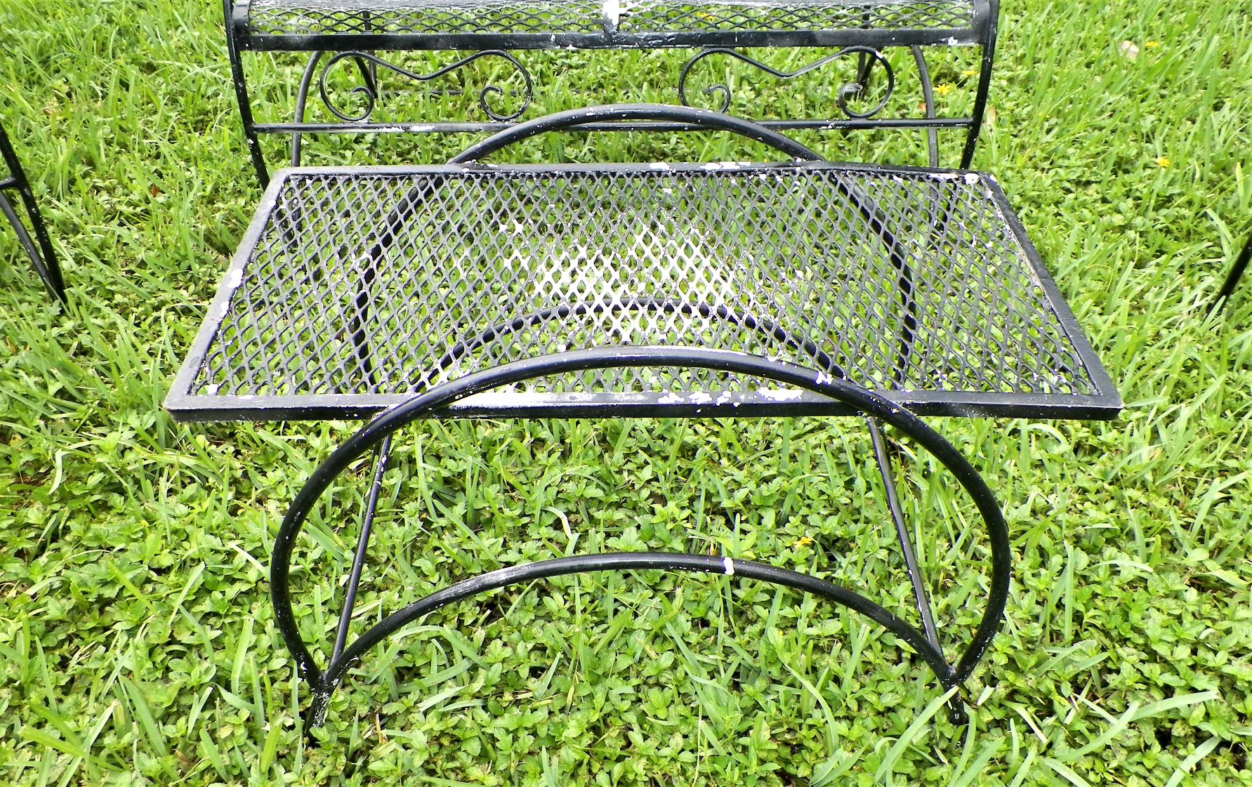 FURNITURE WROUGHT IRON PATIO SET 4AA.JPG