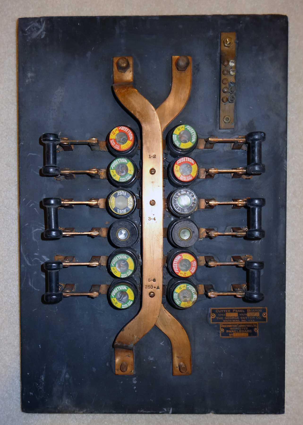 Fuse Box 1.jpg