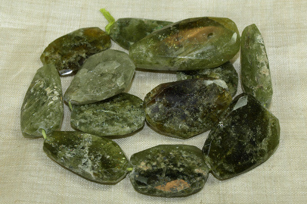 gemstones1021_mottled_green_garnet_84c06cc4-e2d7-4c4c-ad29-8b652baf0767.jpg