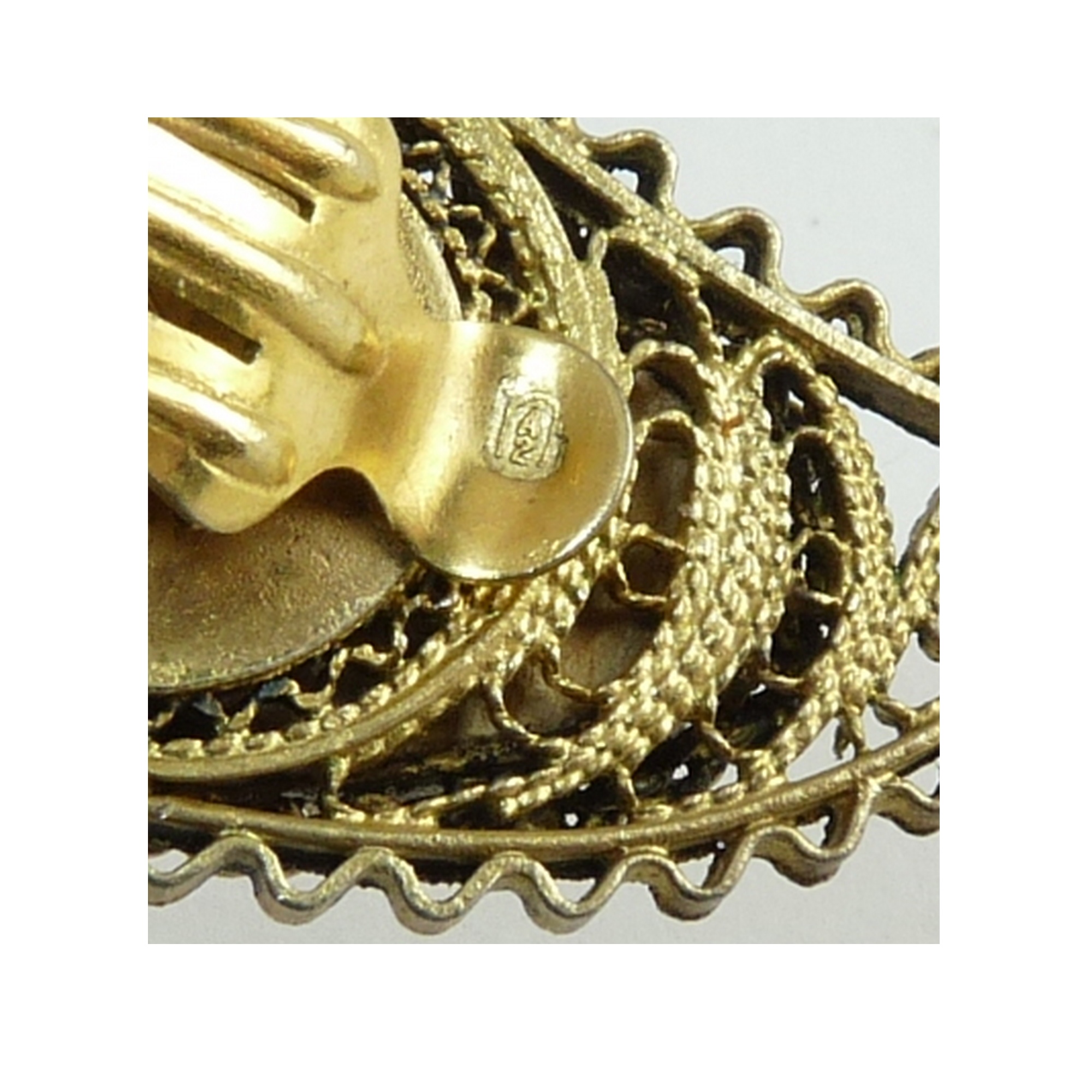 Gilt_Sterling_Filigree_Green_Stone_Clip_earrings_2.jpg