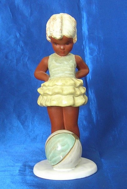 GirlwithBeachBallFigurine-b.jpg