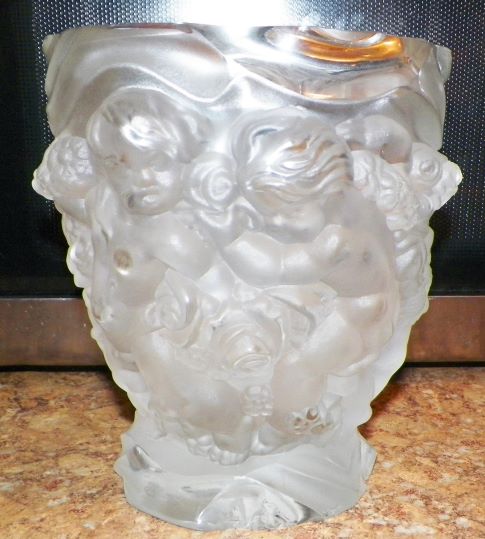 GLASS LALIQUE VASE 1AA.JPG