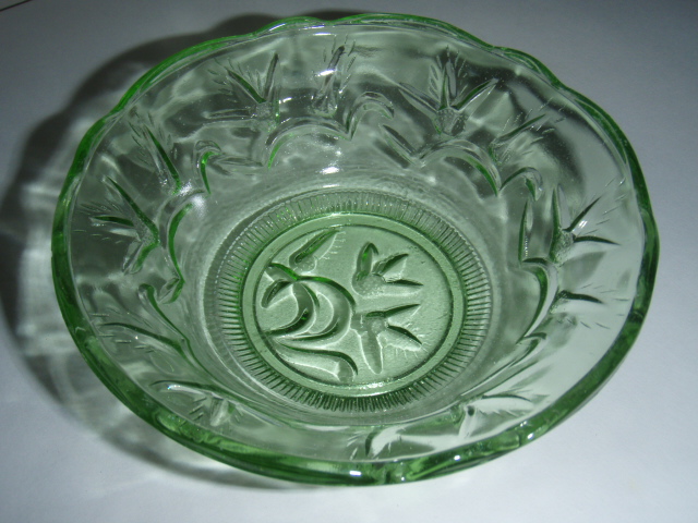 green depression bowl maybe crown crystal australia  005  may 24 2020.JPG