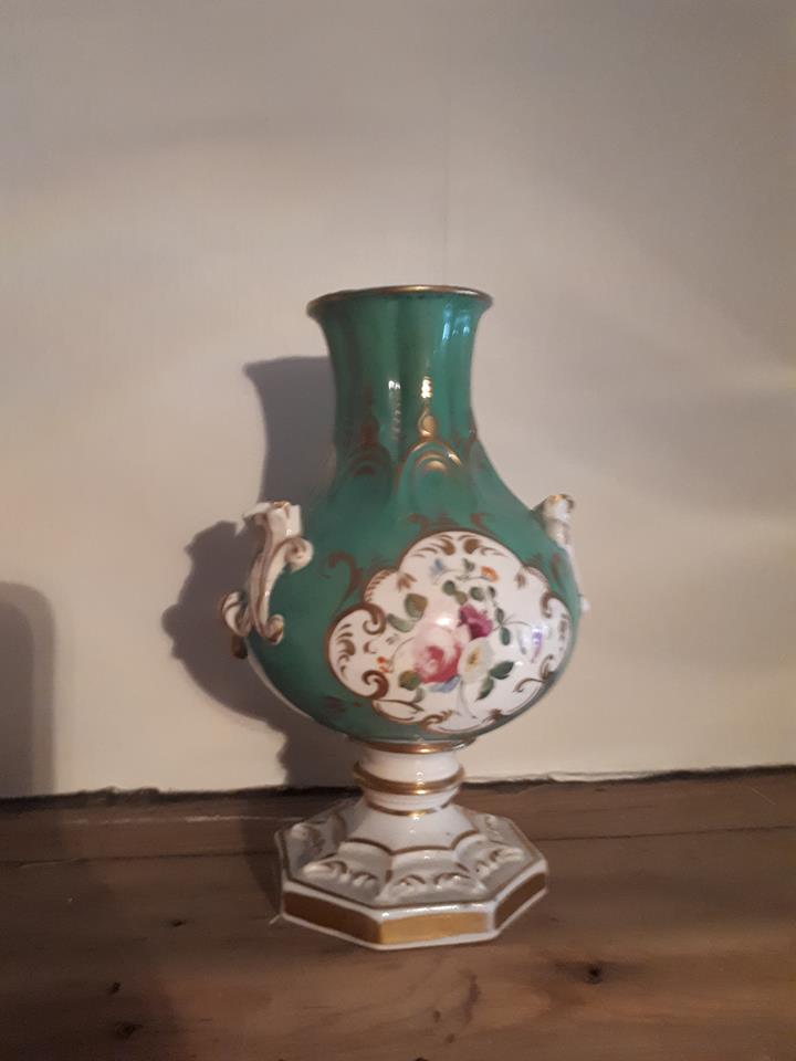 green vase 1.jpg