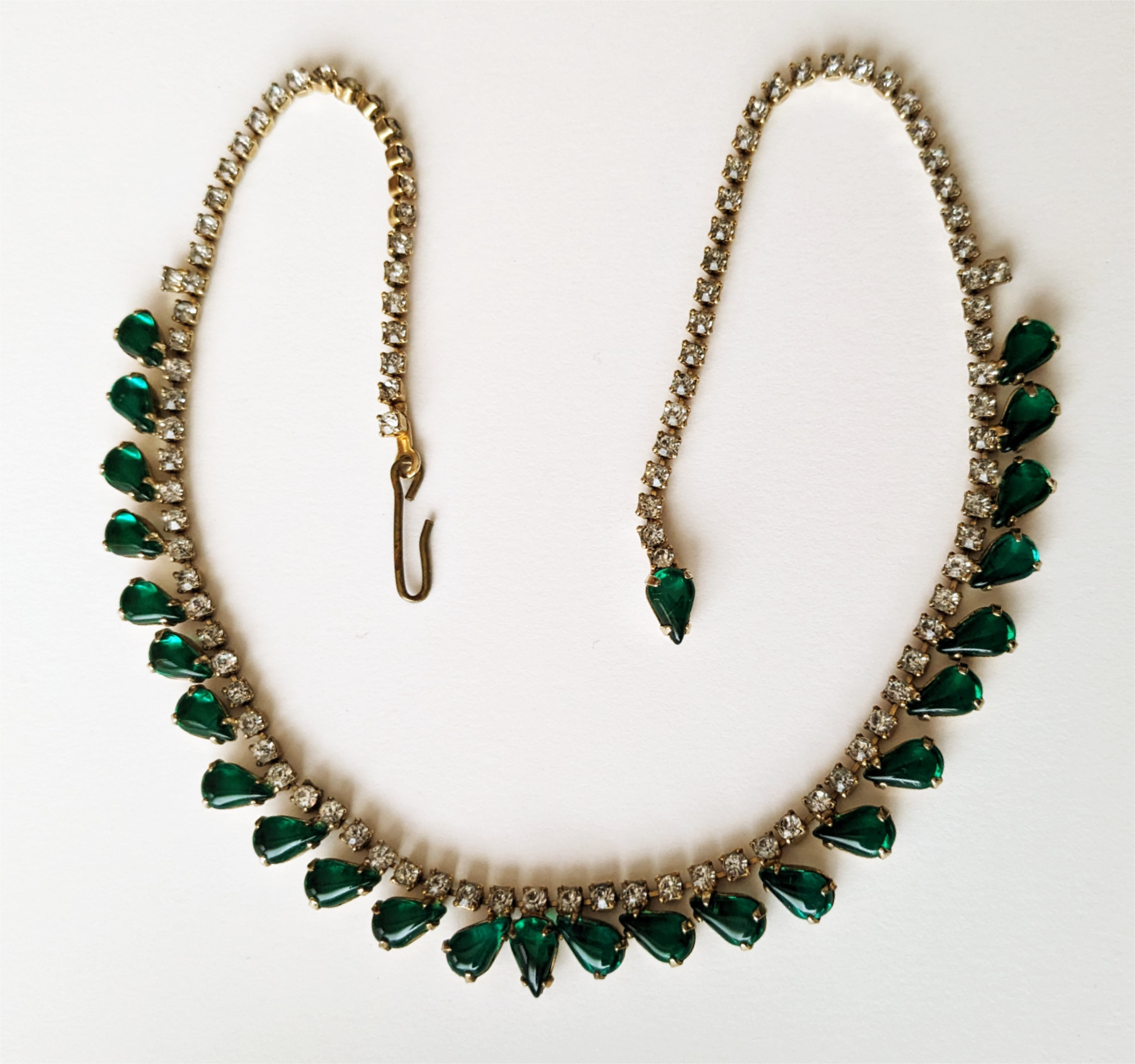 GreenGlassTeardropsNecklace-1.jpg
