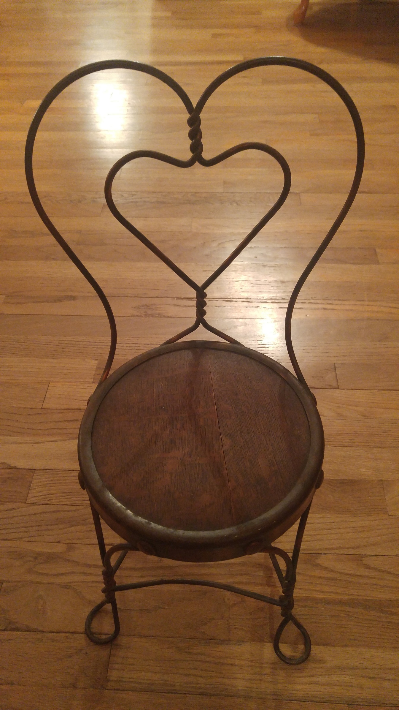 heart chair 1.jpg