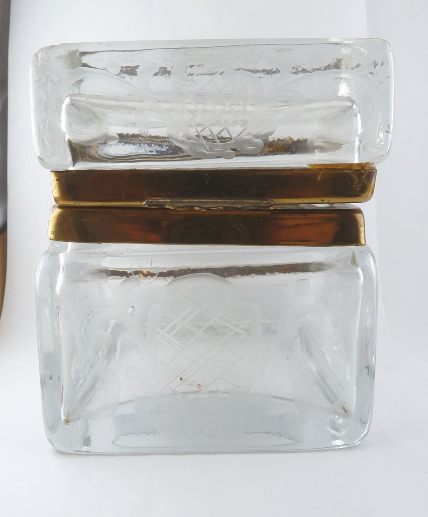 Heavy_cut_crystal_box_2.jpg