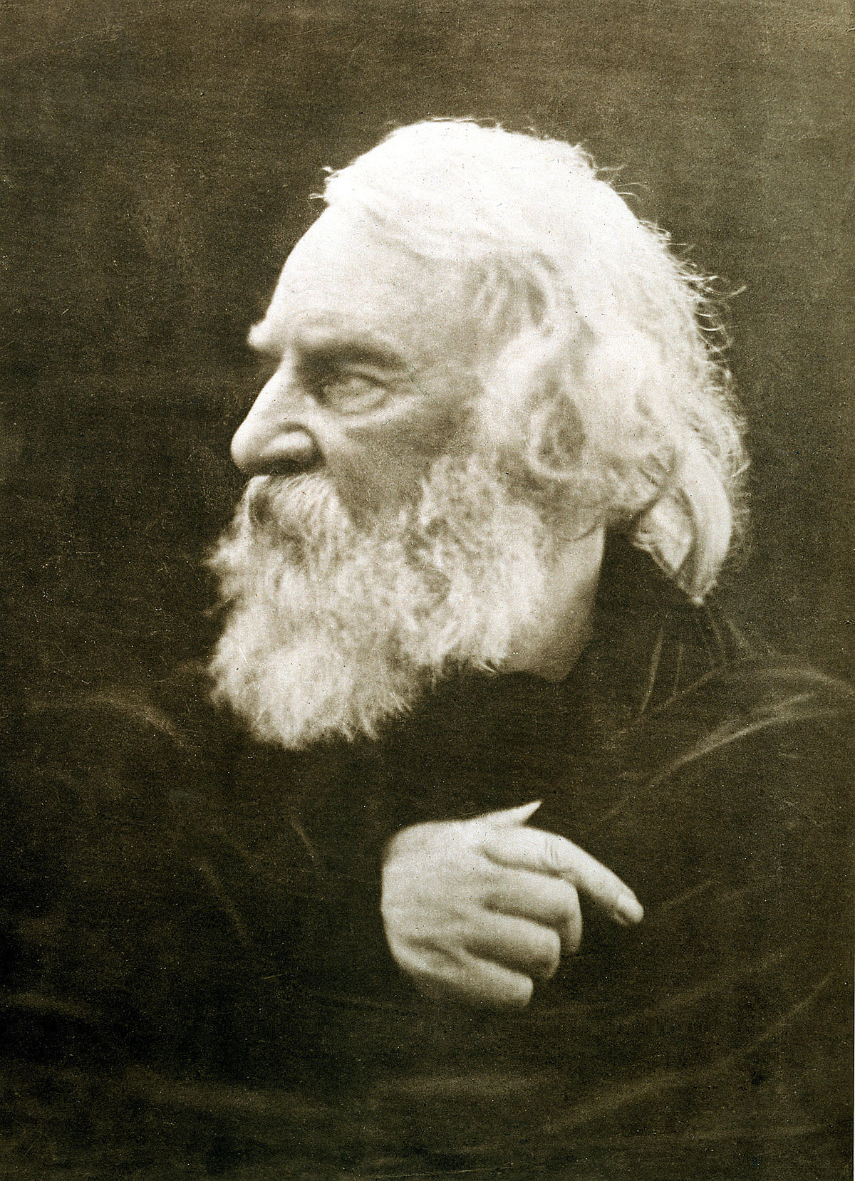 Henry_Wadsworth_Longfellow,_photographed_by_Julia_Margaret_Cameron_in_1868.jpg
