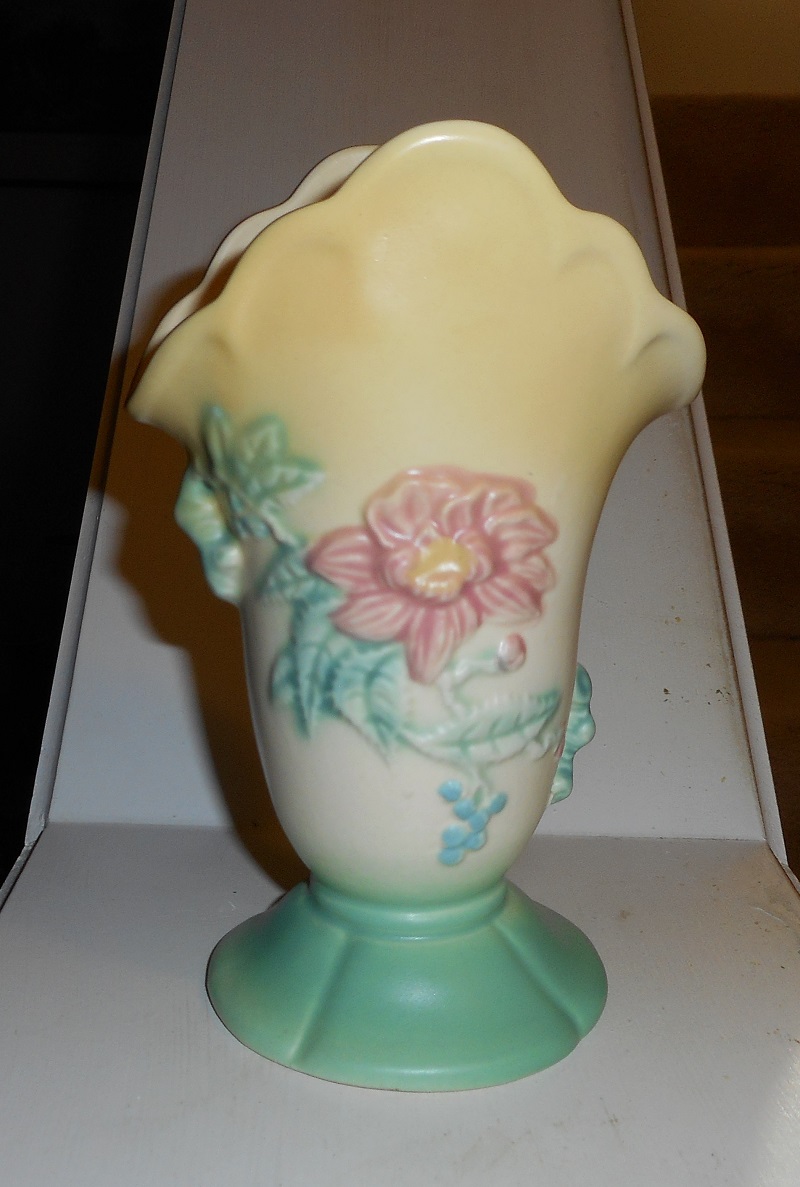 hull small vase.jpg