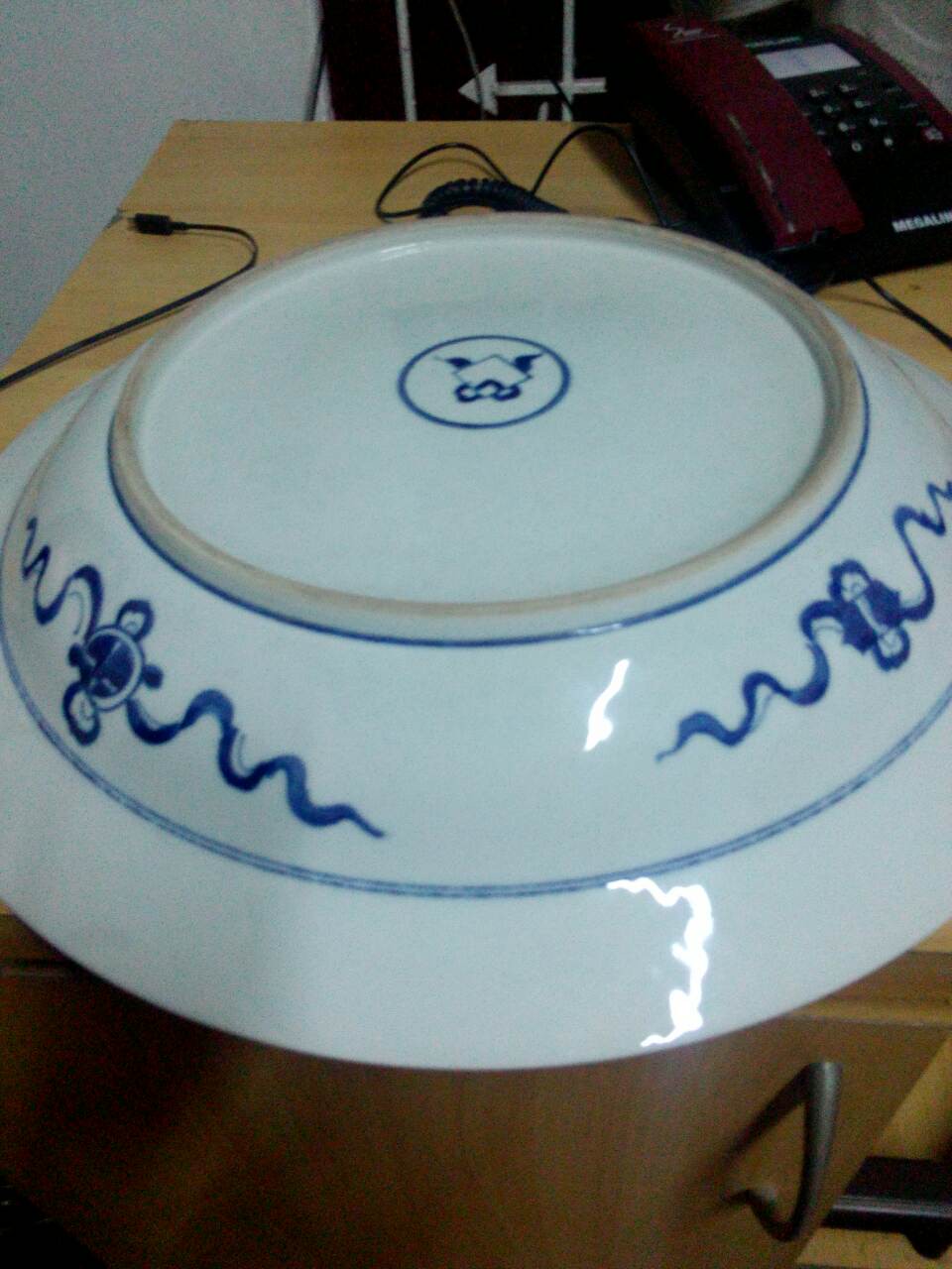 some old ceramic plates? any idea Antiques Board