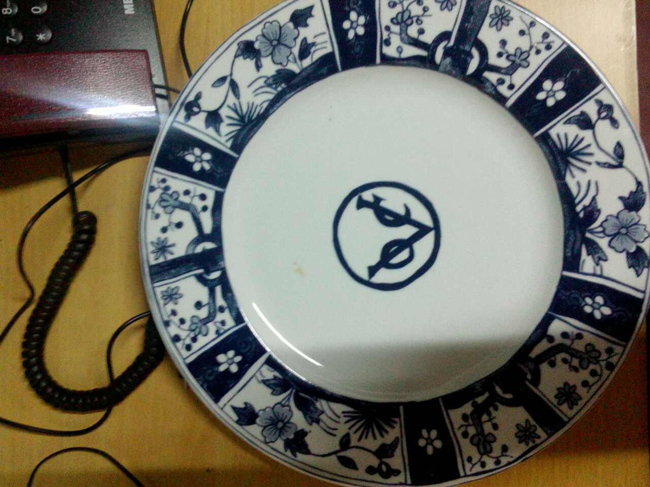 some old ceramic plates? any idea Antiques Board