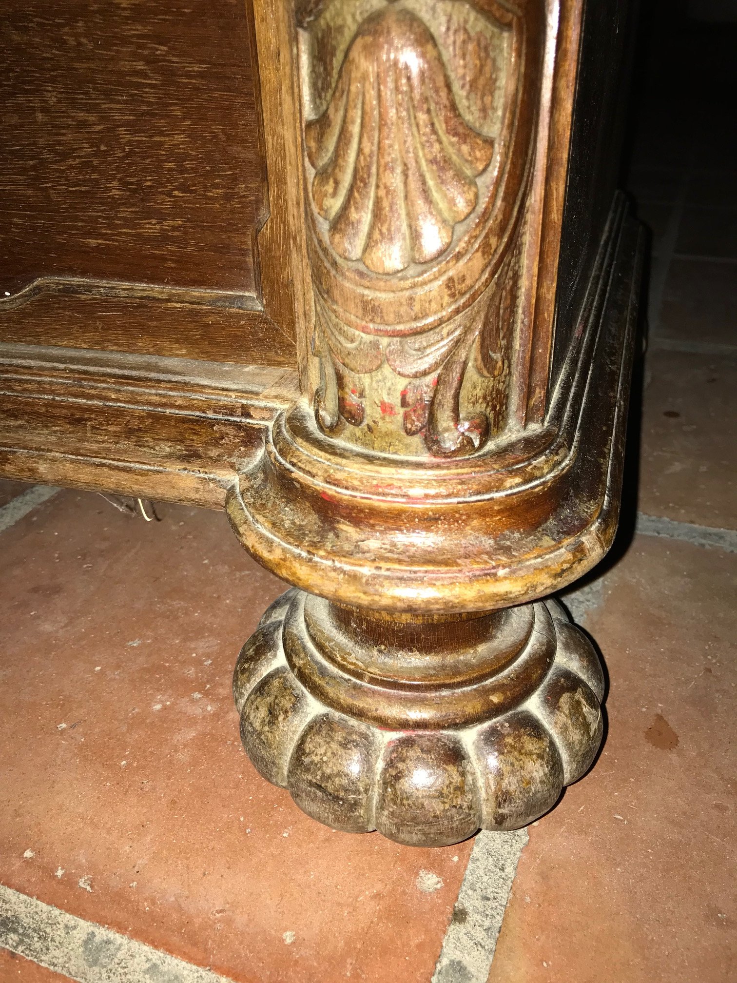 What style / age is this ? Antiques Board