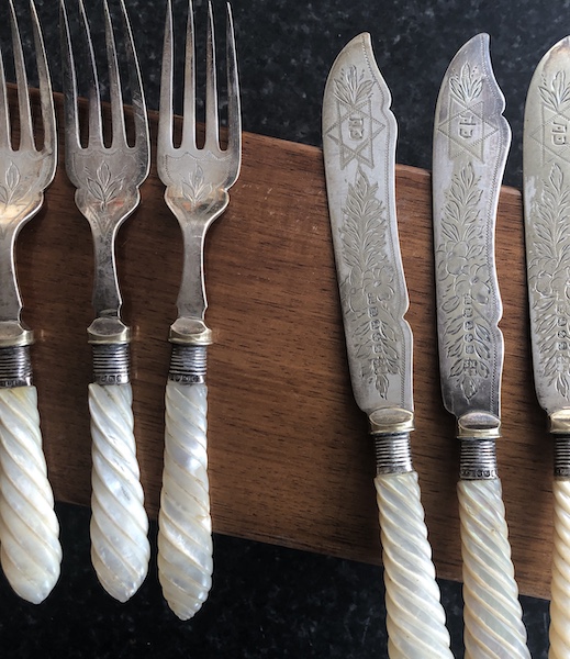 CORTLAND  KNIVES SILVER PLATE HOTEL PLATE SET OF 12 VICTOR CO 