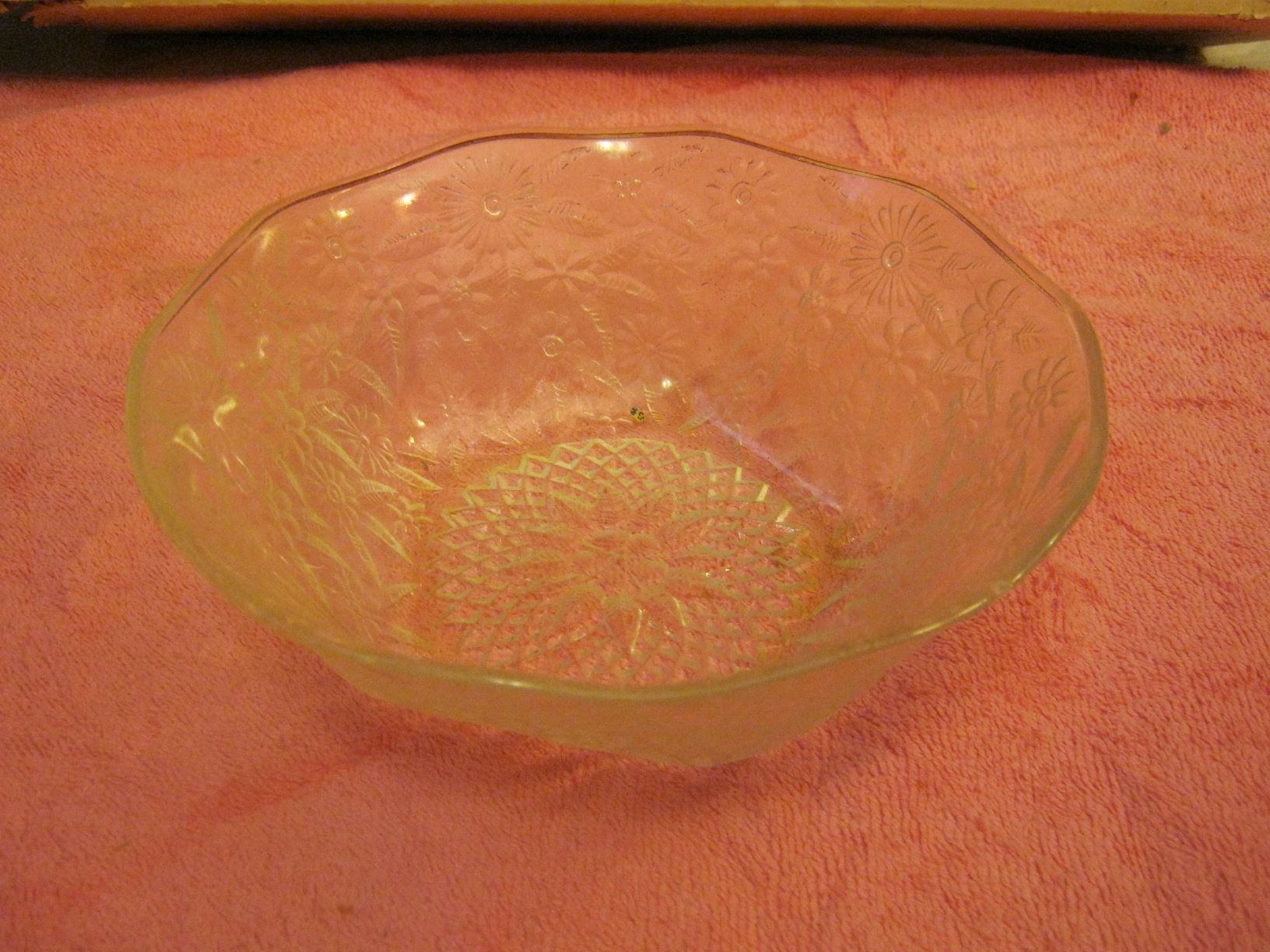 Indiana Glass Bowl, Daisy and Pineapple pattern Sandwich glass or